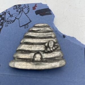 VTG 1996 Pewterberries M Barker Beehive bees pewter brooch lapel pin